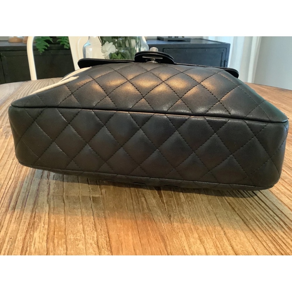 CHANEL Black Quilted Lambskin Shoulder Bag with White CC Charm - Picture 5 of 6